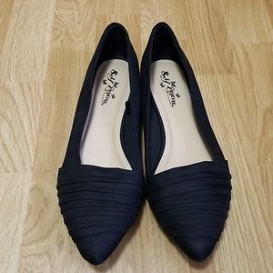 Black Size 9W Self Esteem ballet flats.